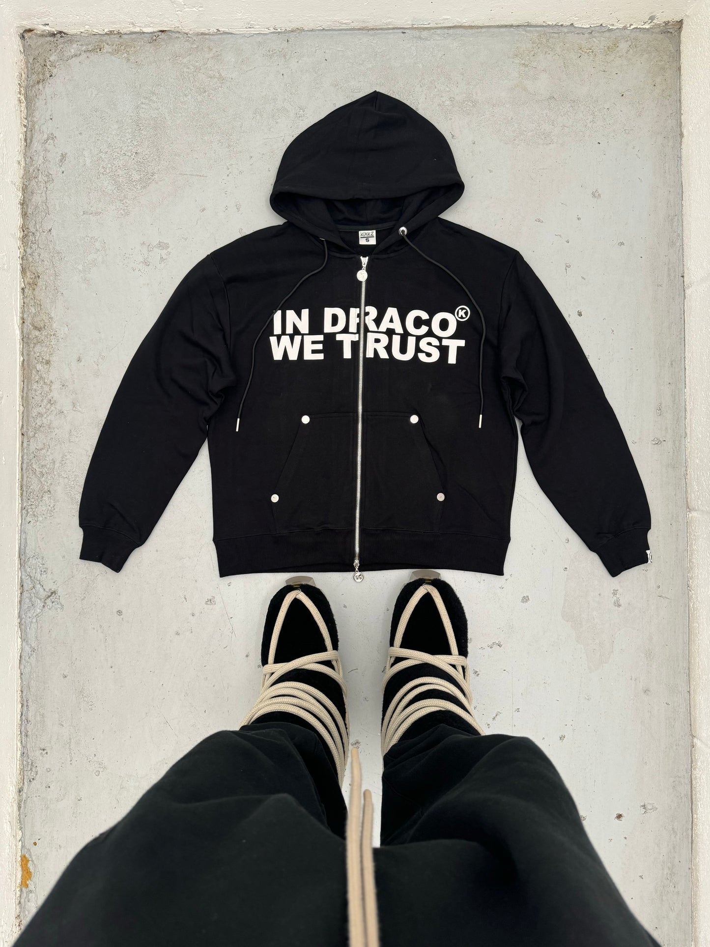 IN DRACO WE TRUST ZIP-UP (Black)